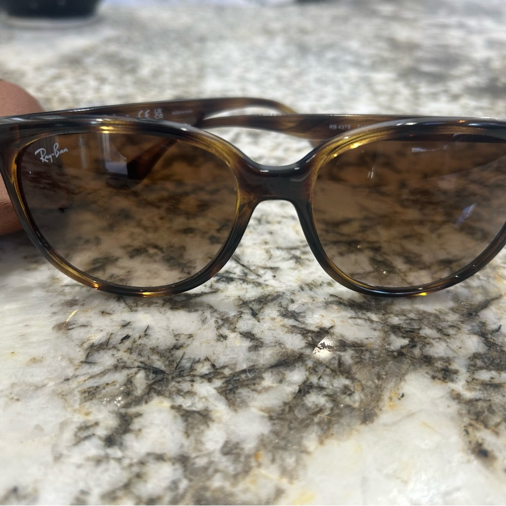 Women’s Ray-Ban Sunglasses with Brown Case - Picture 2 of 5